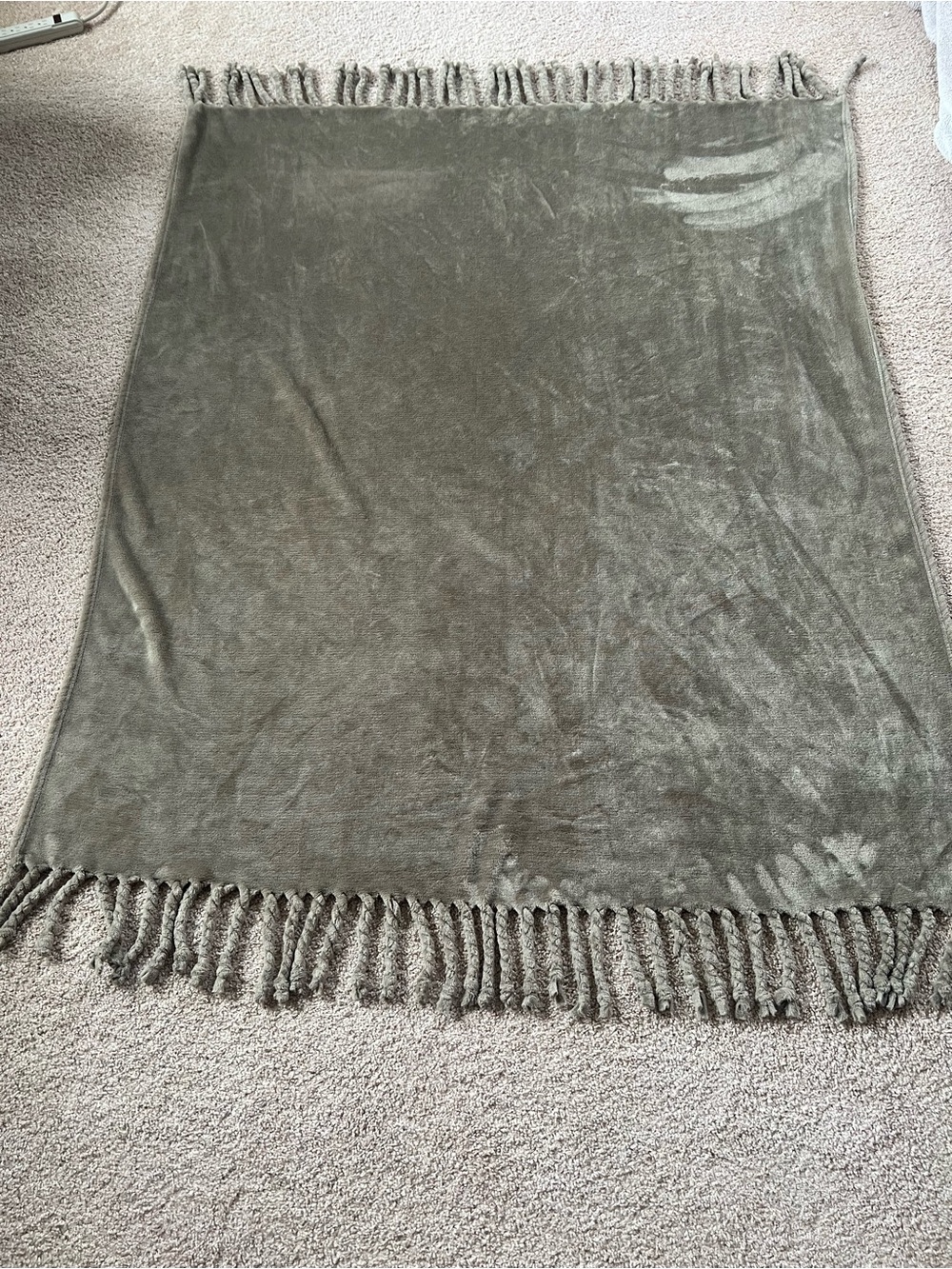Nordstrom Plush Fringe Throw Blanket in Olive